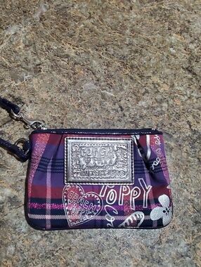 COACH POPPY WRISTLET PLAID PRIINT. POUCH